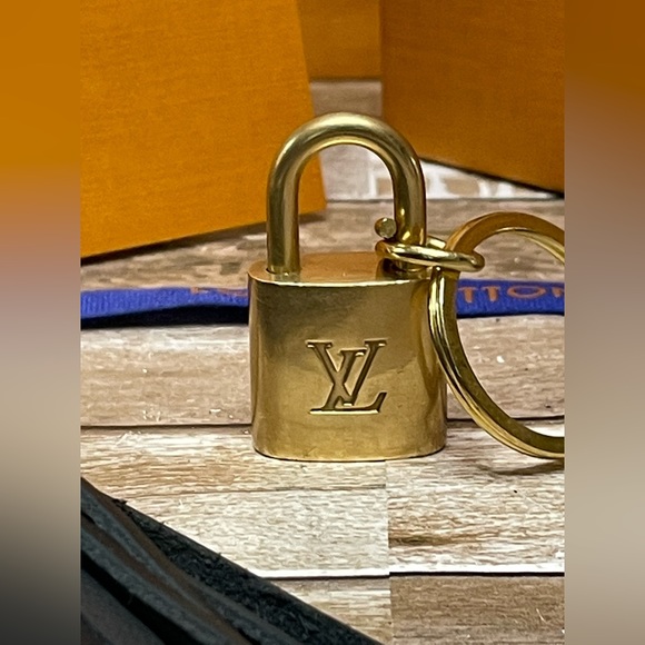 Louis Vuitton Lock and bag charm - Picture 4 of 5